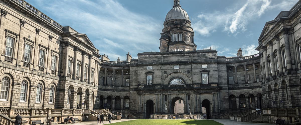 Old College de l'université d'Édimbourg : passer la certification Linguaskill pour faire reconnaître son niveau d'anglais auprès des recruteurs