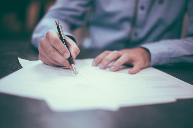 Vocabulaire anglais assurance - termes essentiels polices sinistres primes