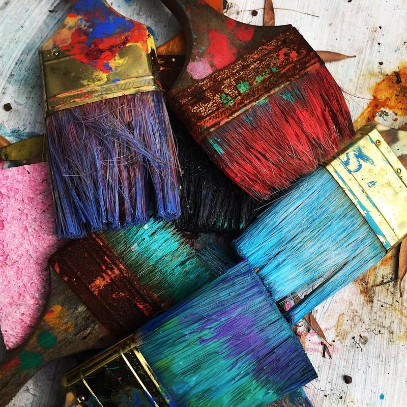 Vocabulaire anglais de l'art - palette de peintre et pinceaux
