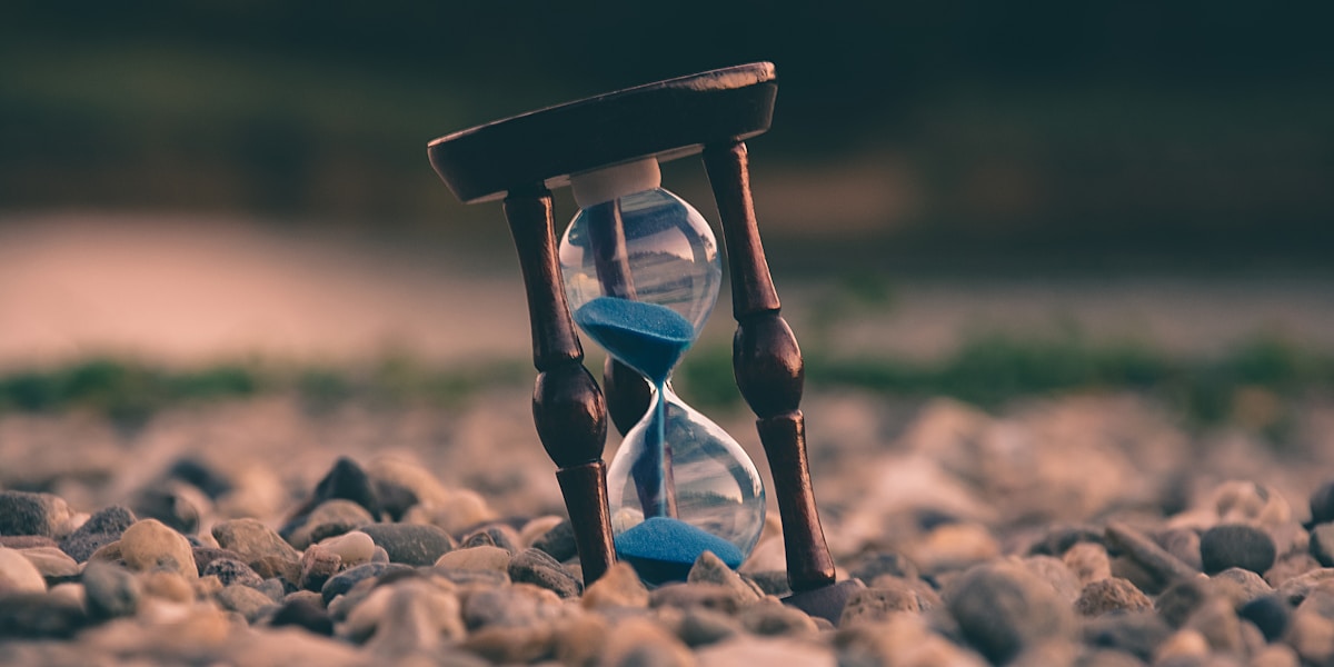 Les heures en anglais - horloge et expressions
